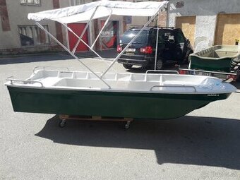 Rybársky čln, veslica, pramica, loď Karolina 330