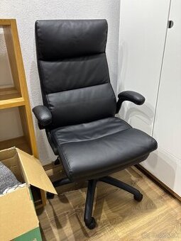 Kancelárska stolička KASTBJERG čierna koženka