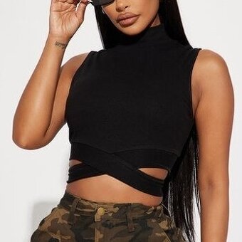 Prekríženy crop top Fashion nova