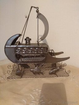 DRžIAK NA VíNO V TVARE LODKY