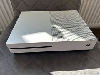 Xbox one S + 1 ovládač