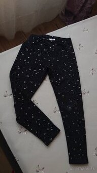 Zateplené čierne legíny s potlačou hviezd C&A