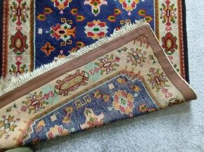 starý kvalitný vlnený koberec - 1