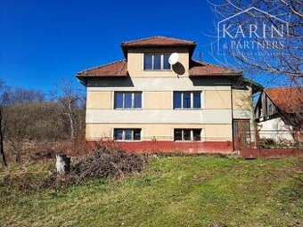 Rodinný dom na polosamote s hospodárskou budovou Hriňová