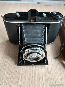 stary fotoaparat s filmom,stativ 20eur