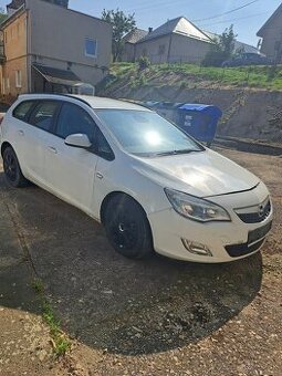 Predám opel astra J sport tourer 2.0