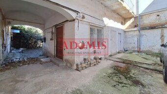 ADOMIS - predám nebytový priestor vo dvore 76m2,historická b
