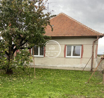 Štvorizbový rodinný dom v obci Hrušovany, okres Topoľčany.