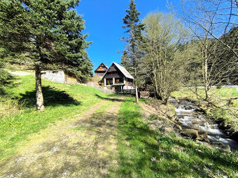 ROZPRÁVKOVÁ KOMPLETNE ZREKONŠTRUOVANÁ ZARIADENÁ CHATA NA LV 