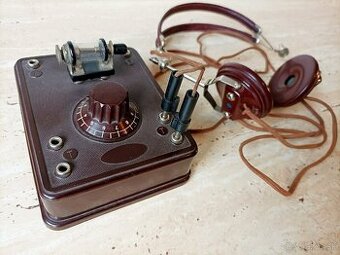 Starožitná krystalka - rádio z 20. let minulého století