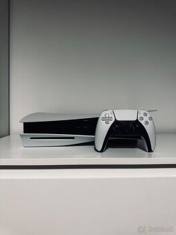 Playstation 5 s mechanikou - 1