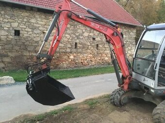 Hydraulicky pohanena prosevaci - tridici lzice na bagr