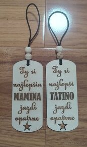 Drevená ozdoba na spätné zrkadlo s rôznym motívom