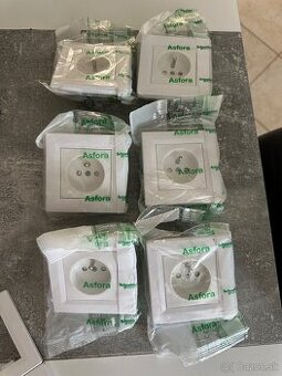 Zásuvky Schneider Asfora + rámiky