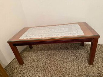 Konferenčný stolík.