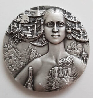 Postriebrená medaila Človek grafik / Zo slovenských hradov