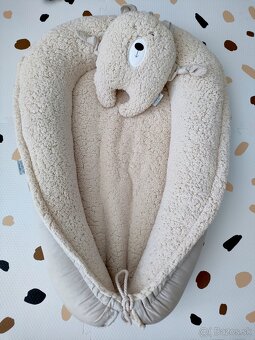 Hniezdo pre bábätko s barančekom Denalya