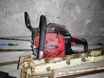 Motorová píla na benzín