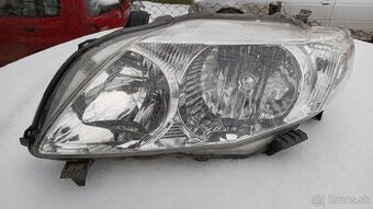 Svetlo svetlomet Toyota Corolla sedan 2008
