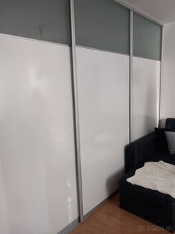 Predám rolldoor systém (vstavná skriňa)