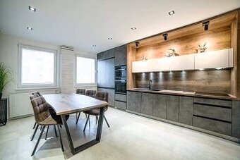 Luxusný zariadený 3 izbový byt s balkónom, Levice