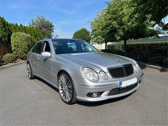 Mercedes benz E55 AMG V8 Kompresor 350kw.