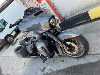 Harley Davidson Street Glide CVO 117