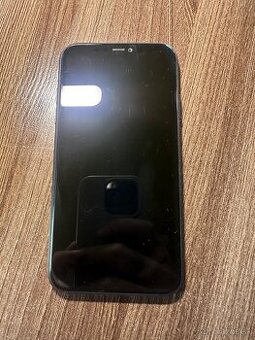 iPhone 11 - skvelý stav