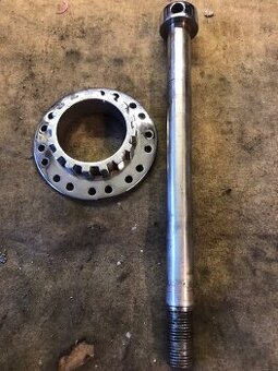 Jawa 500 OHC 01 oska pred. kolesa, časť zadného náboja.