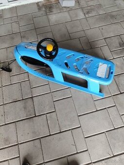 Detské plastové sánky s volantom