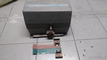 Motor posuvná brána