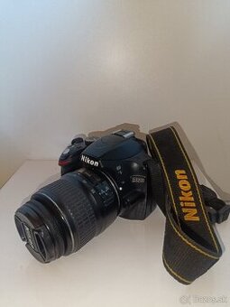 Nikon D3200 + 18-55 mm + 2 batérie, veľmi dobrý stav