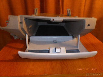 Predám skrinku s dvierkami pre Renault Scánic II