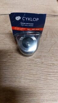 Kukatko na vchodové dvere .