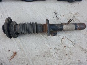 Citroen C3 1,4 KFV ľavý predný tlmič