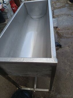 nerezové koryto