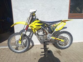 Suzuki rmz 250