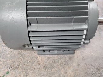 Predám nepoužitý pätkový el.motor 3kW 715ot