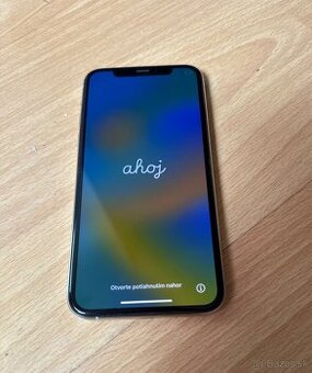 Predám Apple IPhone 11 Pro 64GB s nabíjacím káblom a sklami
