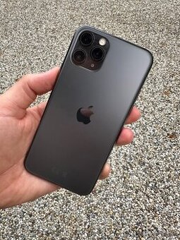 iPhone 11 pro - baterie 100%
