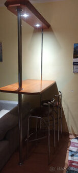 Jedálenský barový pult so svetlom + 2 barové stoličky