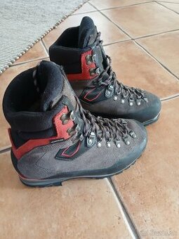 Turistická horolezecka obuv