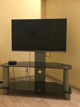 Televizor so stolikom