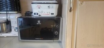 Mikrovlnka elektrolux