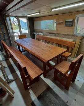 zahradne sedenie z masivu