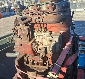 Predam trojvalcovi motor traktor zetor 5211,5245ulozenka