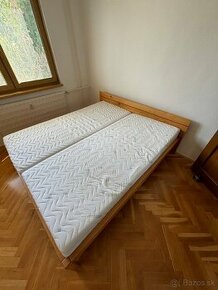 Predaj drevenej postele s matracmi
