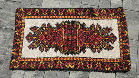 Kobercek 60 x 90 cm Ručne viazaný.