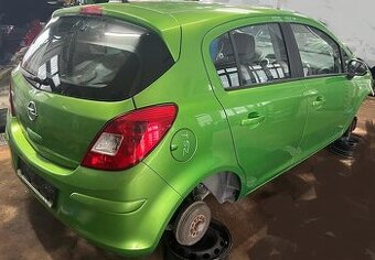 predám Piate dvere Opel Corsa D 2012 a12xer motor 1.2 dvere