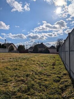 Predaj stavebného pozemku v centre obce Diakovce.